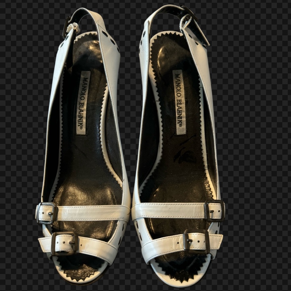 Manolo Blahnik 38 1/2 White